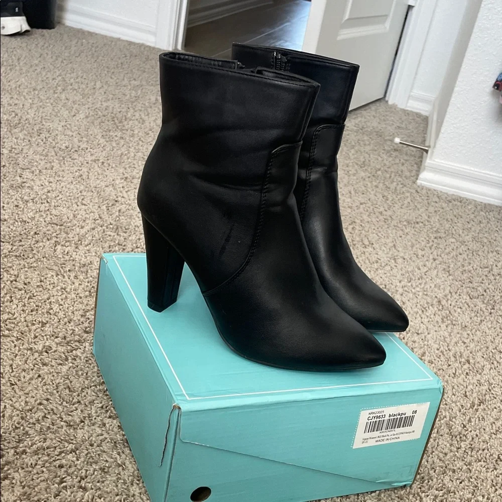 Elegant Black Ankle Boots - Picture 1 of 1
